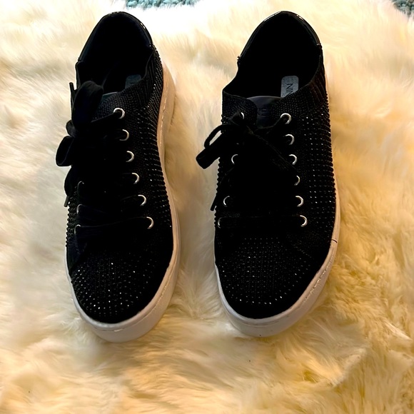 Never Worn Nine West Bejeweled Sneakers Size 10 - Picture 3 of 8